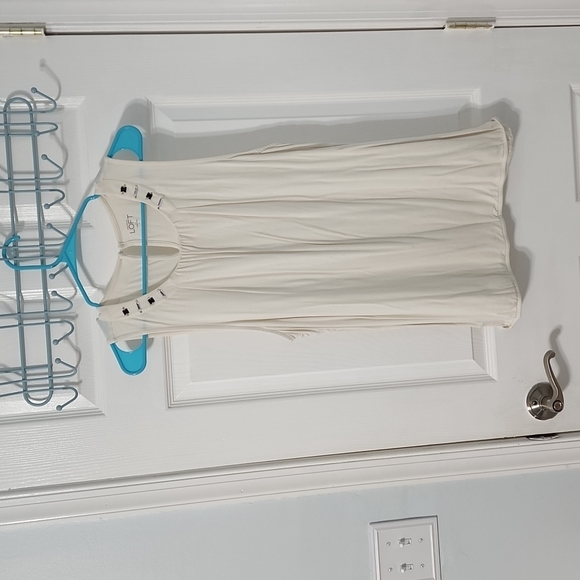 LOFT Tops - CUTE loft white tank